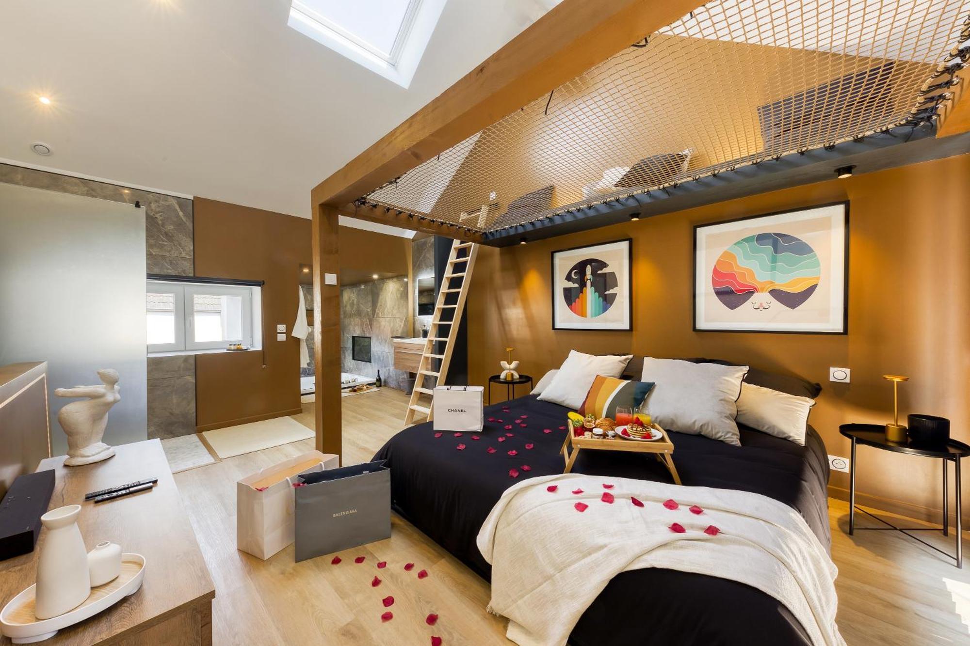 Relax House & -