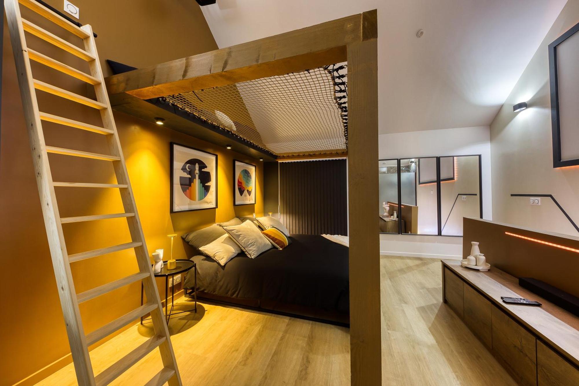 Relax House & -